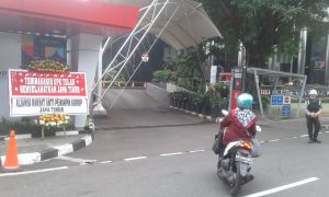PAPAN BUNGA MUNCUL DI KPK, DARURAT JAWA TIMUR