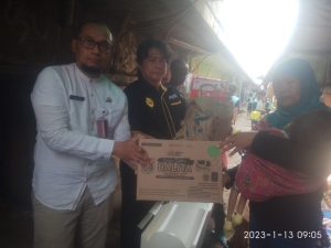 Lurah Jelambar Baru Bersama Pemred Media Actualnews Sambangi Balita di Duga Penderita Stunting