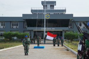 Aspers Danlantamal XII Pimpin Upacara Penaikan Bendera Merah Putih Di Markas Komando Lantamal XII