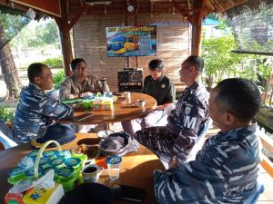 Komandan Lanal Simeulue Terima Kunjungan Ketua Yayasan Penyu Indonesia dan Ketua Yayasab Ecosystem Impact