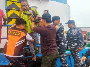 TNI AL, Lanal Ketapang Gelar SAR Crew TB. Sinar Pawan 1 Tenggelam di Perairan Laut Kendawangan