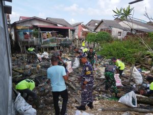 Babinpotmar TNI AL Bintan Bersinergi Dengan SCSI Bersihkan Pantai