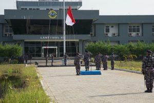 Kakuwil Lantamal XII Pimpin Upacara Bendera Tujuh Belasan, Bacakan Amanat Kepala Staf Angkatan Laut