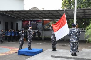 Komandan Pangkalan TNI AL Bandung Pimpin Upacara Bendera Tujuh Belasan