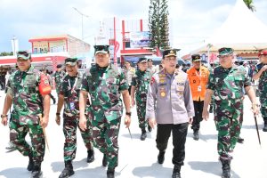 Komandan Lantamal I Sambut Kedatangan Panglima TNI Di Bandara Silangit