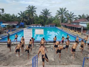 TNI AL, Sambut Pelaksanaan P1 dan P2 Tahun 2023, Lanal Dumai Laksanakan Latihan Renang Militer