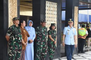 Komandan Lanal Bandung Bersama Unsur Forkopimda Lepas Keberangkatan Presiden RI Usai Laksanakan Kunker Di Wilayah Jawa Barat