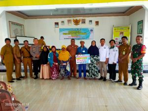 33 KPM Masyarakat Desa Tanjung Mas Rejo menerima uang Tunai BLT DD