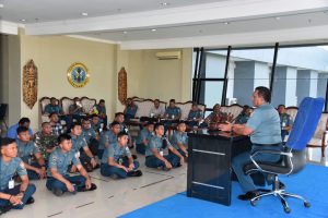 Danlantamal XII Tekankan Pentingnya Peran Individu Dalam Organisasi Pada Jam Komandan