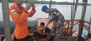 TNI AL, Lanal Ketapang Laksanakan SAR KLM Tirta Sejati 3 Tenggelam di Perairan Ketapang