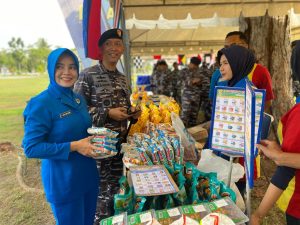 Lanal Bintan Selenggarakan Pemberian Paket Lebaran dan Bazar Murah
