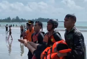 TNI AL Lanal Bengkulu Ikuti Latsar Gabungan Di Pantai Zakat Kota Bengkulu