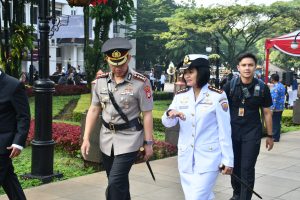 Komandan Lanal Bandung Hadiri Upacara Peringatan Hari Otonomi Daerah Ke-XXVII Tingkat Kota Bandung Tahun 2023