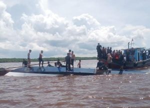 POS TNI AL Tanjung Datuk Laksanakan SAR Laka Laut SB. Evelyn Calisca 01 Di Perairan Pulau Burung Indragiri Hilir