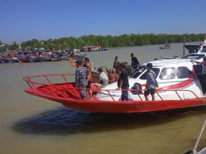 TNI AL Lanal TBA Selamatkan Kapal Penumpang