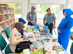 Memberi Manfaat Bagi Masyarakat, Lanal Simeulue Bersama Jalasenastri Cabang 8 Korcab I DJA I Gelar Bakti Kesehatan