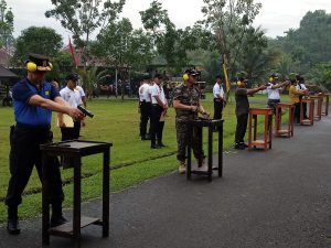 Danlanal Bengkulu Juara 1 Menembak Eksekutif Hari Bhayangkara Ke-77