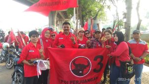 Massa dan Kader PDIP Jakarta Utara Kompoi menuju Gelora Bung Karno