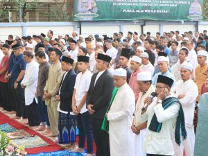 Kapolres Metro Jakarta Barat Kombes Pol M Syahduddi Berserta anggota Polres Metro Jakarta barat melaksanakan sholat Idul Adha berjama’ah