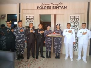 Sinergitas TNI-Polri, Lanal Bintan Beri Kejutan Polres Bintan Dalam Rangka HUT Bhayangkara Ke-77 Tahun 2023