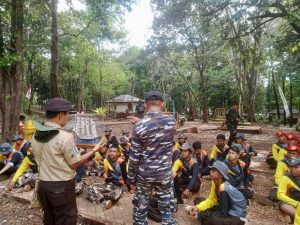 Satu Hari Bersama TNI Polri, Lanal Banjarmasin Bekali Peserta Kemah Bela Negara Nasional Tentang TNI AL