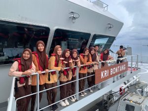 Tingkatkan Wawasan Bahari, Pramuka Saka Bahari Binaan Lanal Simeulue On Board di KRI Bontang-907