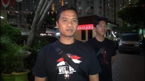 (dua) pelaku pemalakan dan penusukan terhadap sopir truk di exit tol Tomang berhasil diringkus polisi pada sabtu malam