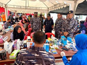 Lanal Bengkulu Berikan Pengobatan Gratis, Bantuan Sembako, Penyuluhan Kesehatan, Bahaya Radikalisme, Wawasan Nusantara dan Keselamatan Pelayaran di Pulau Enggano