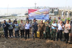 Pangkalan TNI Angkatan Laut (Lanal) Palembang Laksanakan Program Kali Bersih (Prokasih)