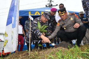 Lantamal I Ikut Serta Laksanakan Program Kali Bersih Nasional Tahun 2023 Secara Serentak Di 78 Titik Tersebar Seluruh Indonesia