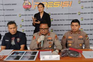 Seorang pekerja bangunan berinisial FS (32) dianiaya rekan sesama profesi nya di jalan keutamaan dalam Krukut Tamansari Jakarta Barat