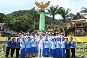 Peringati HUT TNI AL Ke-78, Keluarga Besar Lanal Sibolga Laksanakan Ziarah di TMP Sibolga Untuk Mengenang Jasa Pahlawan*
