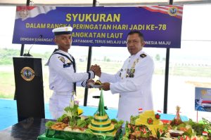 Upacara Peringatan Hari Ulang Tahun TNI Angkatan Laut Ke-78 di Lantamal XII*