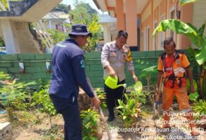 Bhabinkamtibmas Pulau Pramuka,Gerak Cepat Tangani Polusi Udara dengan Penanaman Pohon.