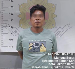Kesal lantaran kekasihnya diejek, seseorang menyabet korban hingga jari dia putus