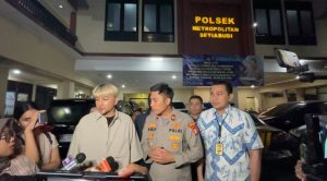Presenter Terkenal, Caren, Berikan Apresiasi dan Mendapat Beragam Komentar Pujian Atas Keberhasilan Kompol Arif Purnama Oktora Ungkap Kasus Pelarian Mobil