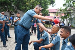 Danlanal TBA Pimpin Acara Kenaikan Pangkat Perwira dan Bintara Dilanjutkan Jam Komandan Kepada Seluruh Prajurit