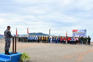 Pangkalan TNI AL Sibolga Bersama Forkopimda, Siswa SMA dan Masyarakat Laksanakan Program Laut Bersih di Pantai Ujung Kota Sibolga
