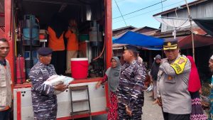 Danlanal Simeulue Bersama Unsur Forkopimda Tinjau Langsung Masyarakat Terdampak Banjir di Kabupaten Aceh Singkil