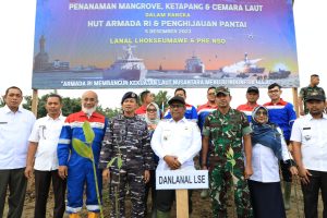 Peduli Kelestarian Lingkungan, Lanal Lhokseumawe Laksanakan Penghijauan di Pantai Seunuddon Aceh Utara
