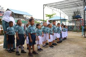 Upacara HUT Ke-77 Yayasan Hang Tuah di TK Hang Tuah Dumai