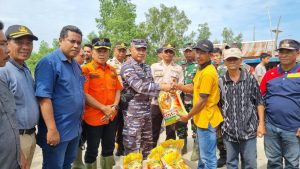 Tanggap Bencana, Pangkalan TNI AL Dumai Dikerahkan Untuk Membantu Warga Terdampak Banjir di Provinsi Riau
