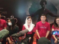 NOVITA HARDINI ISTRI BUPATI TRENGGALEK BANGGA IKUT BERMAIN DI FILM “SINDEN GAIB”