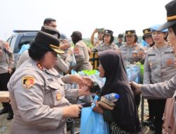 Jelang Peringatan Hari Jadi Polwan ke-76 Polres Metro Bekasi Kota Bagikan Sembako dan Makan Siang Gratis.