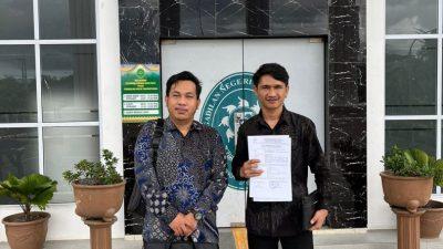 Kamaruddin Simanjuntak Dan Lea Lindrawijaya Suroso Kunjungi PN Tanjung Pinang, Serahkan Novum Baru