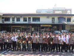 Kapolrestabes Medan Berikan Penghargaan Personel Berprestasi, TNI dan Masyarakat