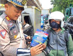 Sat Lantas Polres Metro Jakut Berikan Himbauan Kamseltibcar dalam Operasi Zebra Jaya 2024