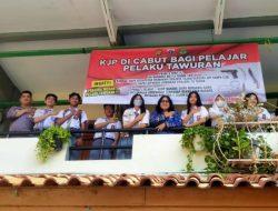 Upaya Polsek Tamansari Ingatkan Pelajar Bahaya Tawuran Hingga Pesan Tegas Di Spanduk : KJP Dicabut Bagi Pelajar Pelaku Tawuran