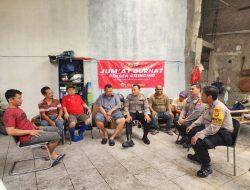 Jumat Curhat Polsek Cilincing bersama Komunitas Nelayan Tampung Curhatan warga : Berikan Solusi dan Sampaikan Pesan Guantibmas di RW 04 Kelurahan Cilincing