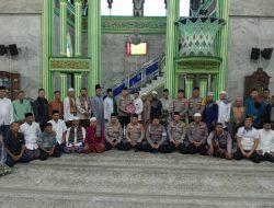 Salat Shubuh Kapolres Metro Jakarta Utara Bersama Warga di Masjid Al Mukaromah